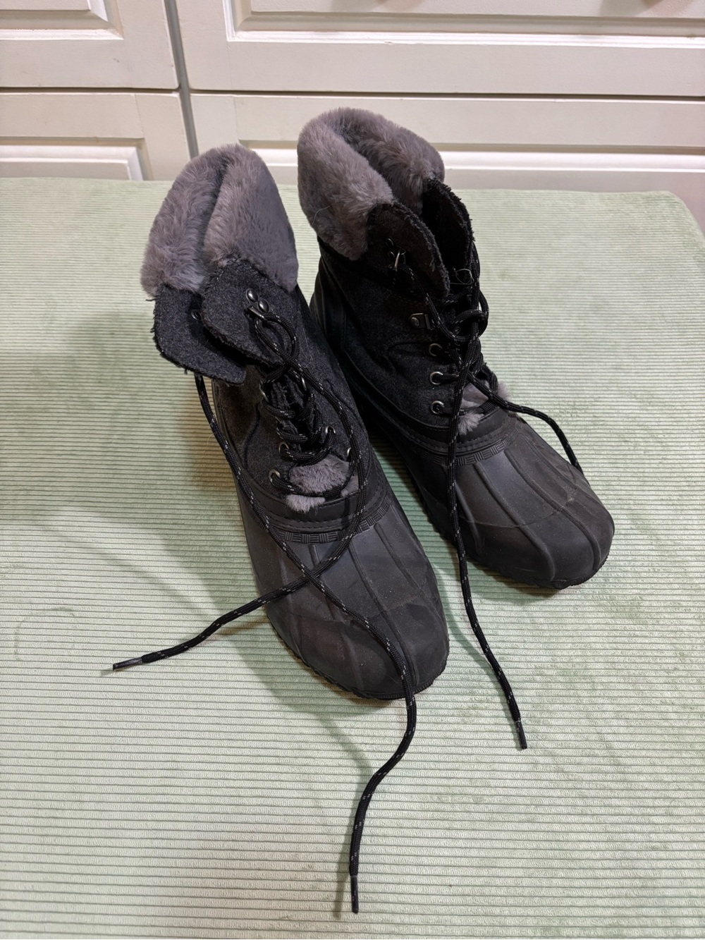 Hilfiger Black Lace-Up Winter Duck Boots with Gray Faux-Fur Collar